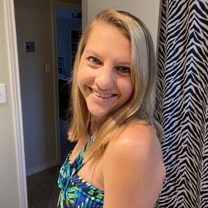 Meet your Posher, Elise